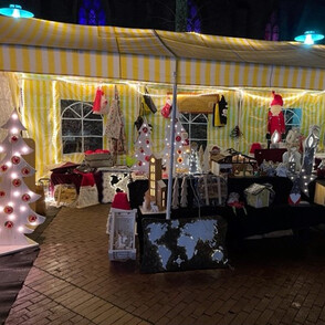 Essen Borbeck Dämmerung Kirche und Weihnachtsbaum