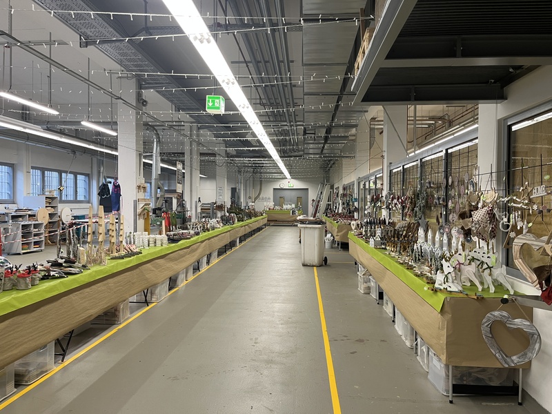 Verkaufsstände auf dem Weihnachtsbasar der JVA Remscheid