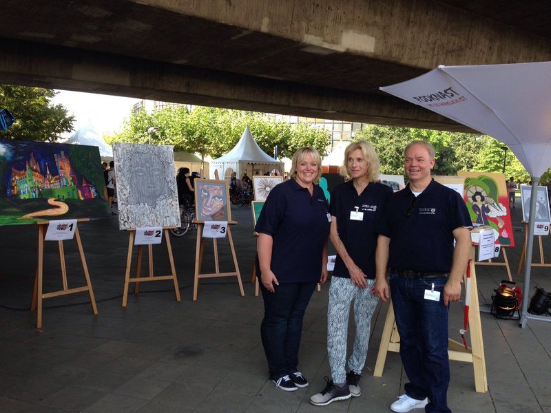 Nicole Sonnenbaum, Mechtild Gildenstern, Thomas Cieszynski mit einer Kunstausstellung auf dem NRW-Tag in Düsseldorf vom 26.08. - 28.08.2016.