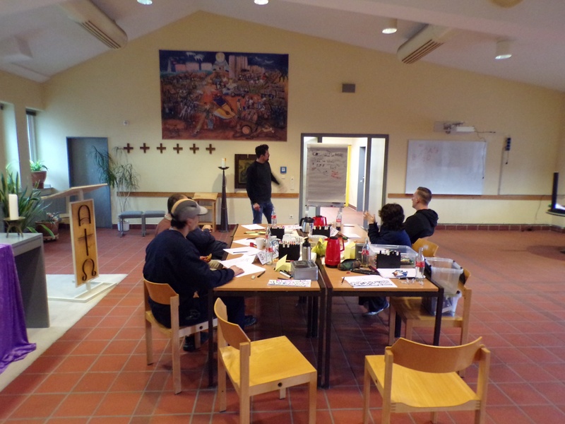 Teilnehmer des Graffiti-Workshops bei der Planung