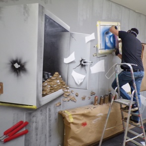 Teilnehmer des Graffiti-Workshops bei der Arbeit