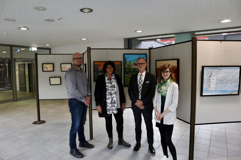 Sebastian Hunck, stellv. Pressesprecher,
Ariane Linßen, Oberlehrerin und Leiterin der Kunstgruppe Querbeet,
Ralf Schlichtenbrede, stellv. Anstaltsleiter,
Esther Cornelissen, Abteilungsleiterin
