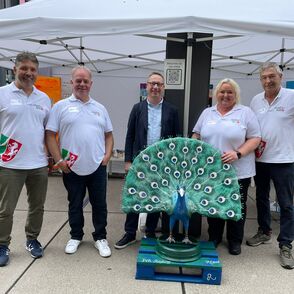 Justizminister Limbach besucht den Stand von Knastkultur