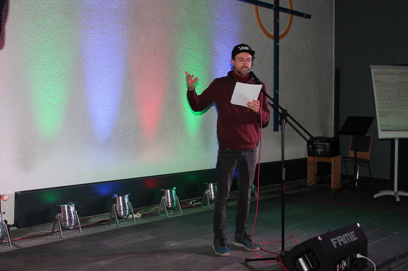 Johannes Musielski trägt seinen Text vor.