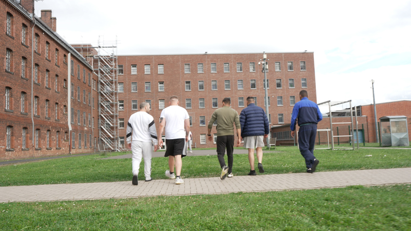 Frei nach dem Film "Outsider" spielen sich die Konflikte zwischen zwei Gruppen im Film ab.