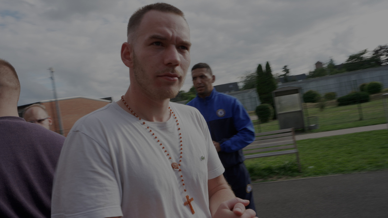 Die Schlußszene handelt von der Konfontration der beiden gegnerischen Gruppen.