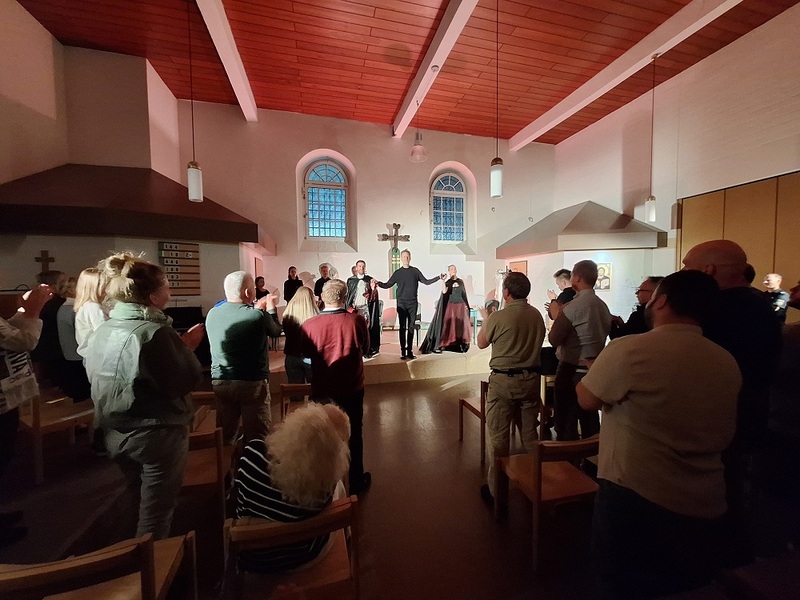 Endszene aus dem Stück "Mozarts phonetischer Fingerabdruck"