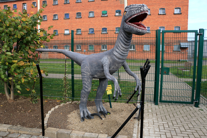 Dinosaurier - Eingezäunt in der JVA Siegburg.