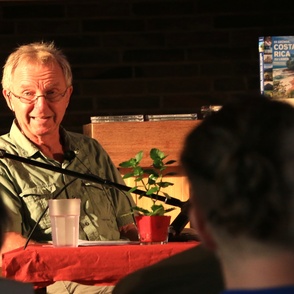 Roland Berens während der Lesung in der JVA Siegburg