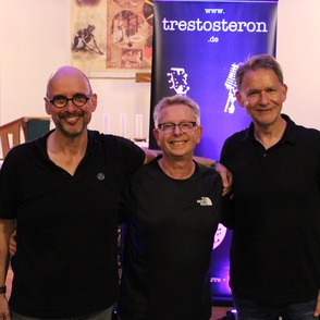 Gruppenbild der drei Musiker der Band Tres Tosteron