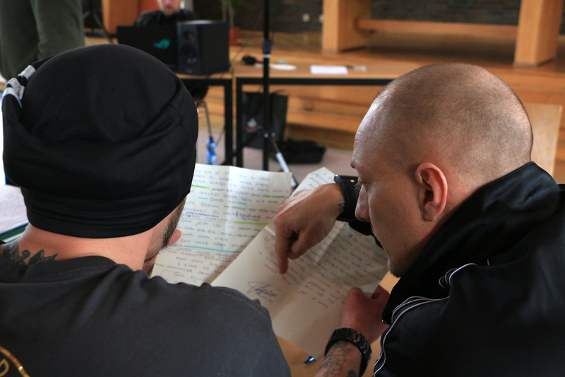 Olexesh arbeitet mit Chris an seinem .Text